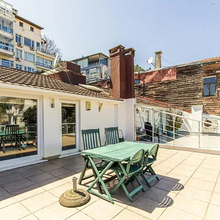 Bosphorus View Flat With Terrace In Arnavutkoy 伊斯坦布尔
